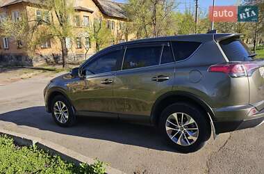 Внедорожник / Кроссовер Toyota RAV4 2017 в 