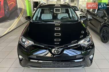 Внедорожник / Кроссовер Toyota RAV4 2018 в 