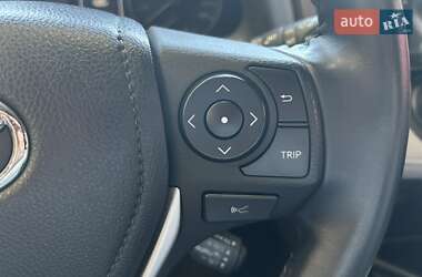 Внедорожник / Кроссовер Toyota RAV4 2018 в 