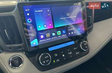 Внедорожник / Кроссовер Toyota RAV4 2018 в 