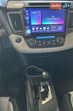 Внедорожник / Кроссовер Toyota RAV4 2018 в 