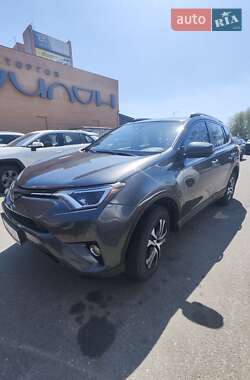 Внедорожник / Кроссовер Toyota RAV4 2016 в 