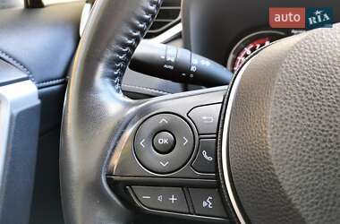 Внедорожник / Кроссовер Toyota RAV4 2021 в 
