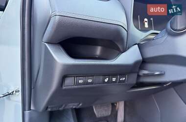 Внедорожник / Кроссовер Toyota RAV4 2023 в 