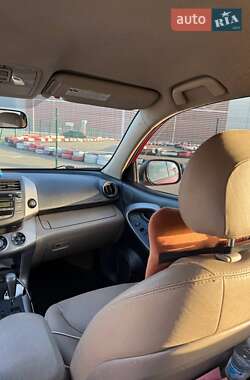 Внедорожник / Кроссовер Toyota RAV4 2006 в 