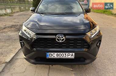 Внедорожник / Кроссовер Toyota RAV4 2022 в 
