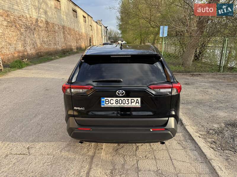 Позашляховик / Кросовер Toyota RAV4 2022 в Львові