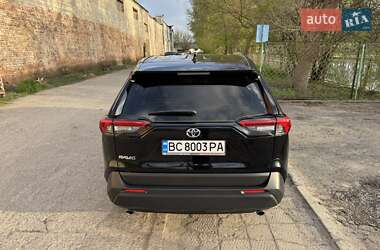 Внедорожник / Кроссовер Toyota RAV4 2022 в 