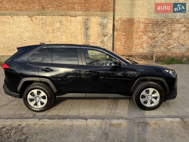 Позашляховик / Кросовер Toyota RAV4 2022 в Львові