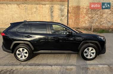Внедорожник / Кроссовер Toyota RAV4 2022 в 
