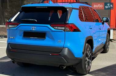 Внедорожник / Кроссовер Toyota RAV4 2019 в 