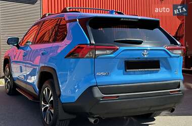 Внедорожник / Кроссовер Toyota RAV4 2019 в 