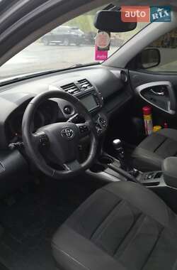 Внедорожник / Кроссовер Toyota RAV4 2012 в 