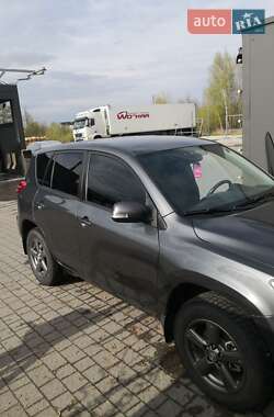 Внедорожник / Кроссовер Toyota RAV4 2012 в 