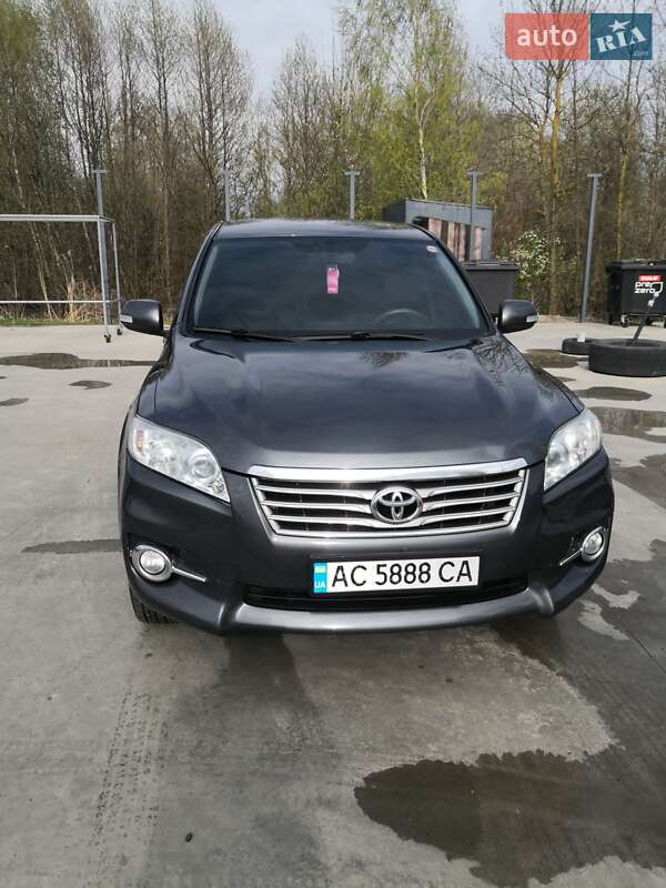 Внедорожник / Кроссовер Toyota RAV4 2012 в 