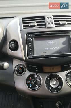 Внедорожник / Кроссовер Toyota RAV4 2012 в 
