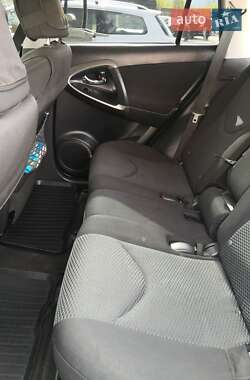 Внедорожник / Кроссовер Toyota RAV4 2012 в 