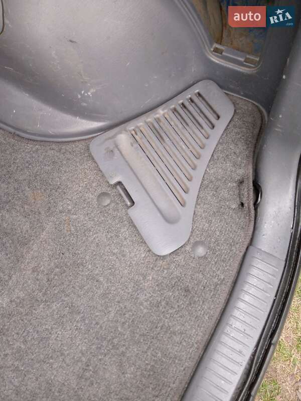 Внедорожник / Кроссовер Toyota RAV4 2002 в Сарнах