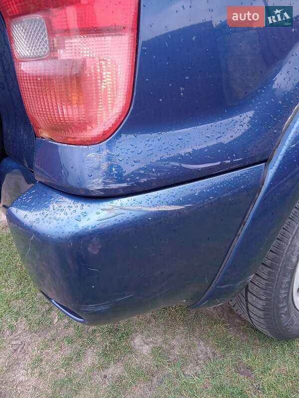 Внедорожник / Кроссовер Toyota RAV4 2002 в Сарнах