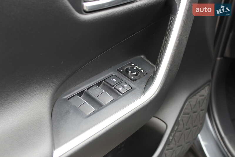 Внедорожник / Кроссовер Toyota RAV4 2022 в Ровно
