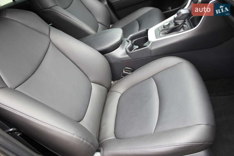 Внедорожник / Кроссовер Toyota RAV4 2022 в Ровно