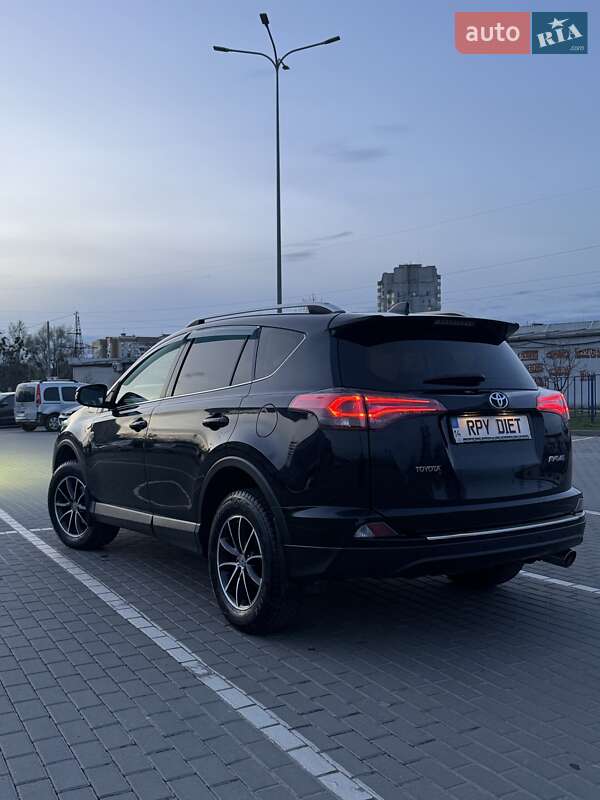 Позашляховик / Кросовер Toyota RAV4 2016 в Львові