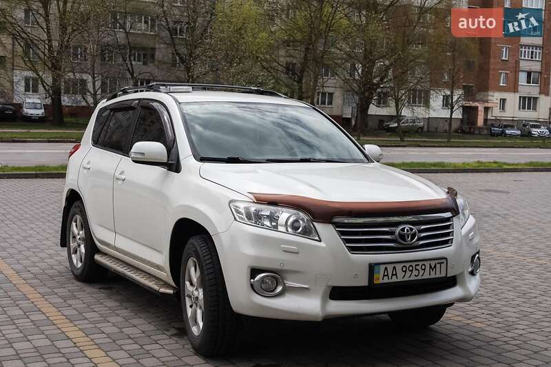 Внедорожник / Кроссовер Toyota RAV4 2010 в 