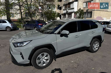 Внедорожник / Кроссовер Toyota RAV4 2022 в 