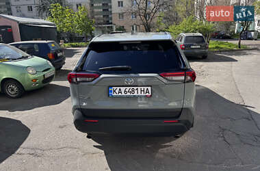 Внедорожник / Кроссовер Toyota RAV4 2022 в 