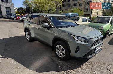 Внедорожник / Кроссовер Toyota RAV4 2022 в 