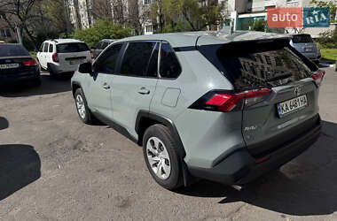 Внедорожник / Кроссовер Toyota RAV4 2022 в 