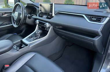 Внедорожник / Кроссовер Toyota RAV4 2019 в 