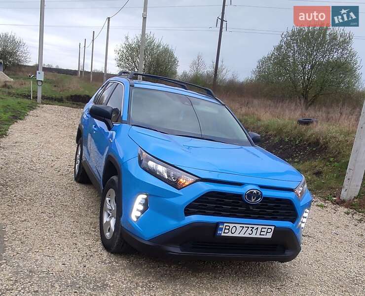 Внедорожник / Кроссовер Toyota RAV4 2021 в 