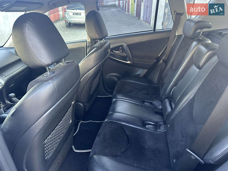 Внедорожник / Кроссовер Toyota RAV4 2012 в Киеве