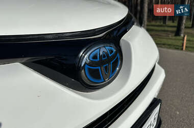 Внедорожник / Кроссовер Toyota RAV4 2018 в 