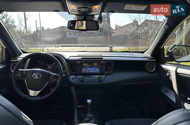 Внедорожник / Кроссовер Toyota RAV4 2018 в 