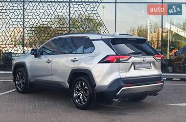 Позашляховик / Кросовер Toyota RAV4 2023 в 