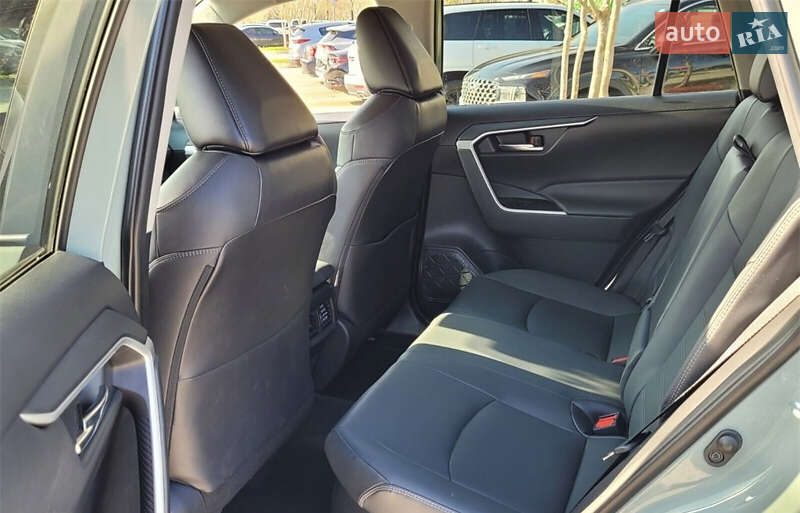 Позашляховик / Кросовер Toyota RAV4 2021 в Запоріжжі
