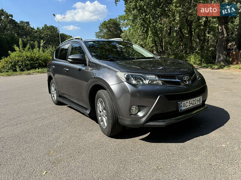 Внедорожник / Кроссовер Toyota RAV4 2013 в 