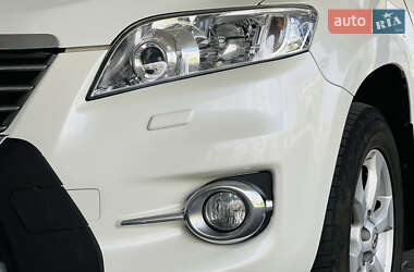 Внедорожник / Кроссовер Toyota RAV4 2011 в 