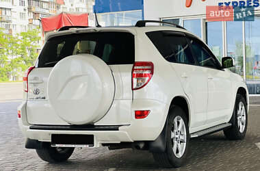 Внедорожник / Кроссовер Toyota RAV4 2011 в 