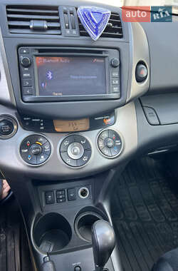 Внедорожник / Кроссовер Toyota RAV4 2012 в 
