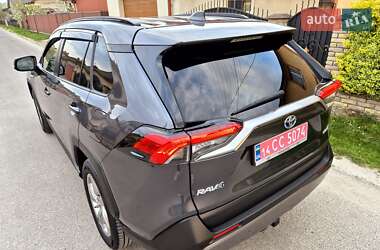 Внедорожник / Кроссовер Toyota RAV4 2020 в 