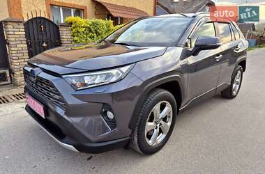 Внедорожник / Кроссовер Toyota RAV4 2020 в 
