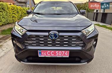 Внедорожник / Кроссовер Toyota RAV4 2020 в 