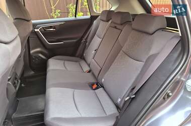 Внедорожник / Кроссовер Toyota RAV4 2020 в 