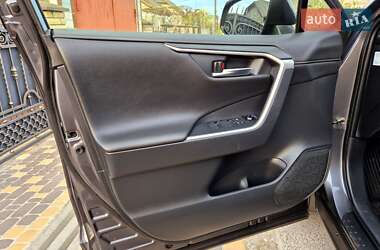 Внедорожник / Кроссовер Toyota RAV4 2020 в 