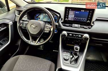Внедорожник / Кроссовер Toyota RAV4 2020 в 