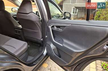 Внедорожник / Кроссовер Toyota RAV4 2020 в 