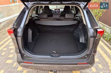 Внедорожник / Кроссовер Toyota RAV4 2020 в 